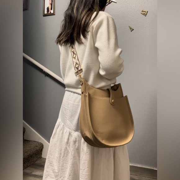 Ahdorned NY Vegan Leather Messenger Bag - New with Tag - Picture 2 of 16